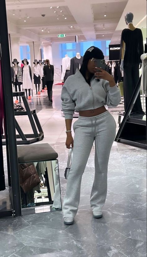 Athletic Outfits Black Women, Class Outfit College, Minimalist Fits, Cosy Outfits, Business Anniversary, Tracksuit Outfit, Chill Fits, Set Outfits, Cute Lazy Outfits