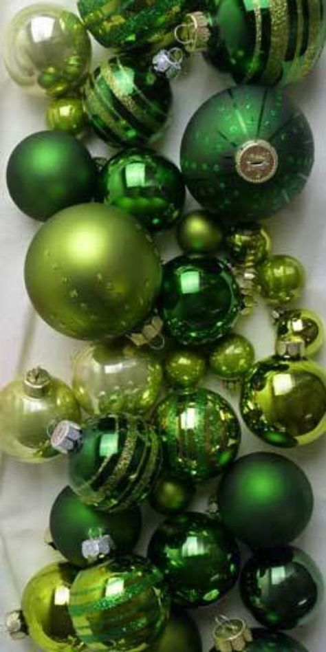 Green Christmas Baubles, Green Aesthetic Christmas, Green Christmas Aesthetic, Christmas Green Color, Christmas Tree Colour Scheme, Green Christmas Tree Decorations, Green Christmas Decorations, Green Lipstick, Green Xmas