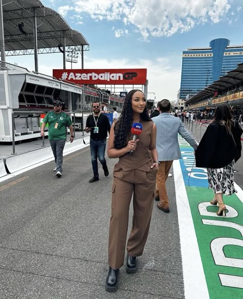 Broadcast Aesthetic, F1 Journalist, Job Manifestation, Lissie Mackintosh, Sports Journalism, Journalism Career, Sports Management, My Future Job, Perfect Job