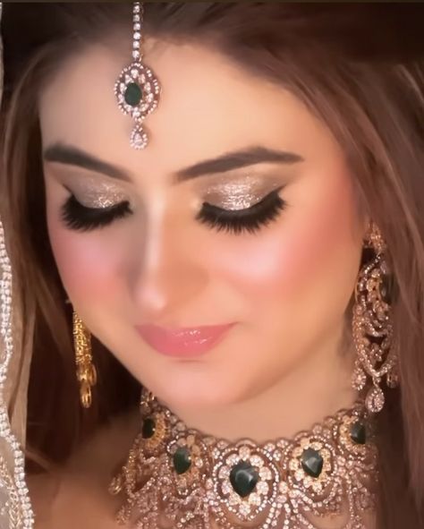 Walima Makeup, Pakistani Makeup Looks, Hand Magic, Latest Bridal Makeup, Valima Bride, Pakistani Makeup, Bridal Makeup Tips, Engagement Look, Matte Nude Lipstick