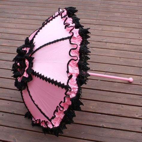 Pink and Black Cupcake Parasol Goth Umbrella, Gothic Umbrella, Black Cupcake, Draculaura Aesthetic, Black Cupcakes, Pink Goth, Pink Umbrella, Catty Noir, Monster High Characters