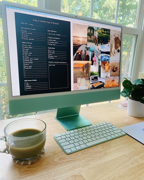 #Apple_Desk_Setup_Aesthetic #Green_Imac_Setup #Magic_Dorm_Room #Green_Imac Apple Desk Setup Aesthetic, Green Imac Setup, Magic Dorm Room, Dorm Room Set Up Layout, Green Imac, Dorm Room Arrangements, Imac Setup, Imac Desk, Dorm Room Tour