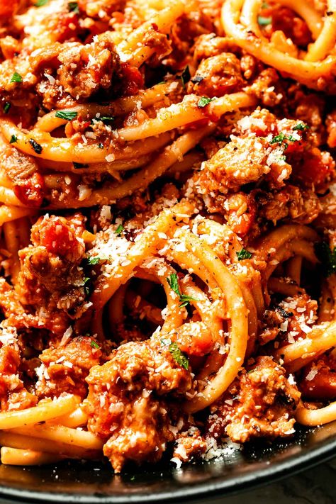 Chicken Bolognese Sauce, Bolognaise Recipe, Chicken With Spaghetti Sauce, Bolognese Sauce Authentic, Chicken Bolognese, Slow Cooker Bolognese, Pasta Restaurants, Pasta Bolognese, Ground Chicken Recipes