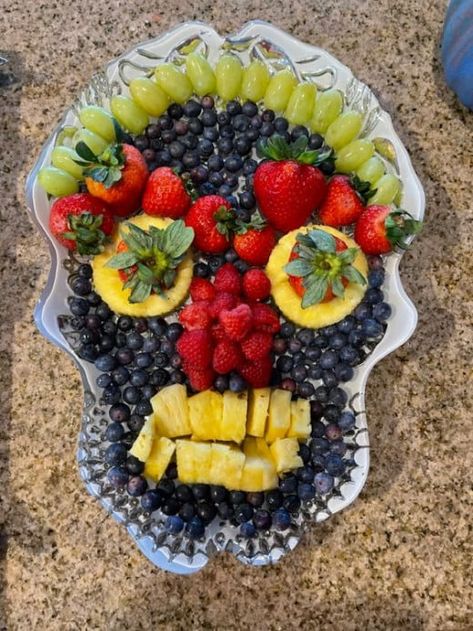 Halloween Fruit Tray Ideas For Party, Skeleton Fruit Tray, Hocus Pocus Fruit Tray, Spooky Fruit Platter, Halloween Fruit Tray Ideas, Halloween Fruit Salad, Halloween Fruit Platter, Skull Fruit, Halloween Fruit Tray