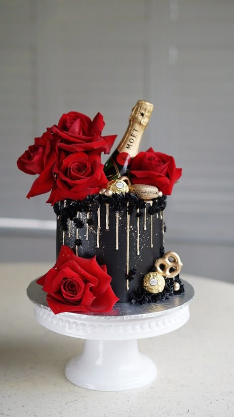 Rose Cake Design, Rosé Birthday Cake, Birthday Cake Roses, Red Birthday Cakes, Moet Chandon Champagne, Floral Cakes, Champagne Cake, Bottle Cake, Gold Birthday Cake