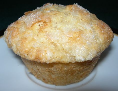 A winner from Mr. Food.  I sprinkle some vanilla powder on top before baking.  These muffins are great if you are serving a very spicy or flavorful main dish at breakfast or brunch. Vanilla Muffins Recipe, Vanilla Yogurt Recipes, Homemade Yogurt Recipes, Mr Food, Instant Pot Yogurt, Vanilla Muffins, Fruit Dips Recipes, Vanilla Powder, Vanilla Recipes