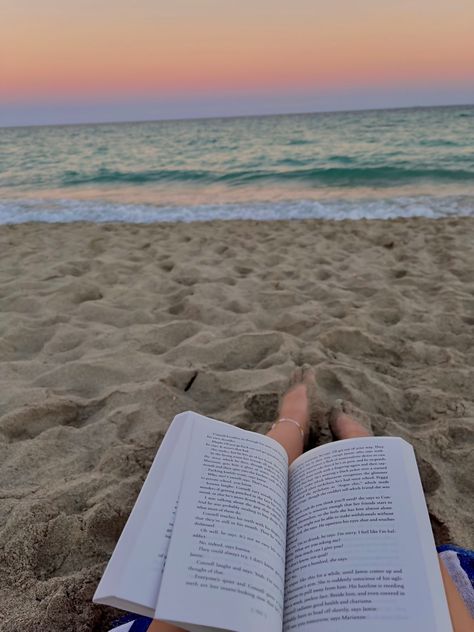 Read On The Beach, Beach Aquarium, Aquarium Of The Pacific, Brazil Aesthetic, Hilton Hawaiian Village Waikiki, Broadway At The Beach, Beaches Turks And Caicos, Hilton Hawaiian Village, Girl Reading Book