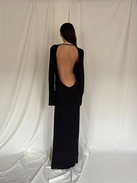 Backless Black Dress Aesthetic, Backless Couture Dress, Backless Dress Aesthetic, Back Out Dress, Black Dress Aesthetic, Punk Chic, Prom Inspiration, Open Dress, Hourglass Dress