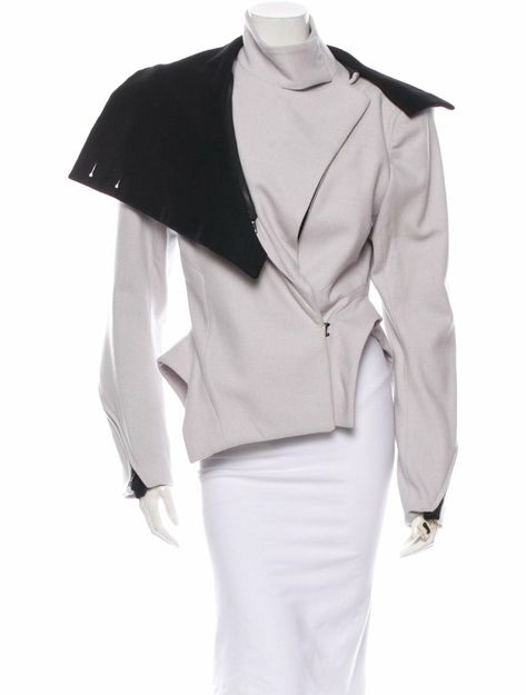 BEYOND SPECTACULAR, CRAZY COOL, SOLD OUT, SUPER RARE, BRAND NEW, COLOR BLOCK, STRUCTURED JACKET BY ANN DEMEULEMEESTER IN GRAY AND BLACK WITH DETACHABLE FUNNEL COLLAR.  70% FLEECE WOOL, 20% POLYESTER, 5% CASHMERE.  BRAND NEW WITH TAGS.  AS PICS SHOW, IT'S GORGEOUS FROM EVERY ANGLE!  GREAT WITH BLACK LEATHER PANTS OR BLACK LEGGINGS, BLACK MAXI SKIRT. MADE IN FRANCE.  FRENCH SIZE 42 OR U.S. SIZE 10.  HOWEVER, PLEASE KNOW HOW THIS DESIGNER FITS YOU, AS THERE ARE NO RETURNS FOR SIZING ISSUES.  APPROX Unusual Clothes Unique, Ann Demeulemeester Jacket, Designer Fits, Winter Outer, Unusual Clothes, Techwear Fashion, Jacket Collar, Structured Jacket, Fashion Silhouette