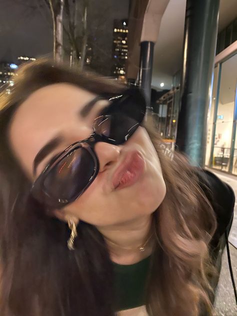 Brunette Aesthetic, Girl With Sunglasses, + Core + Aesthetic, Foto Ideas Instagram, Brunette Girl, Night Aesthetic, City Girl, Character Aesthetic, Insta Photo Ideas