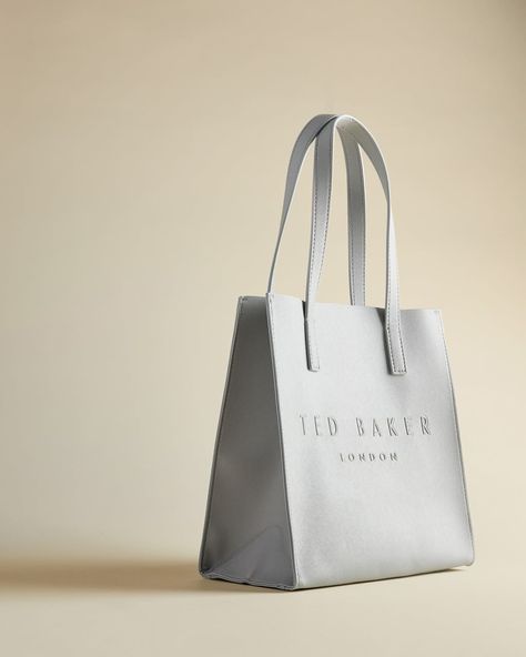 Carry your daily essentials in style with Ted’s SEACON bag. With a crosshatch finish for a hint of texture, it has an embossed logo design which adds a sleek finishing touch to any outfit. - Ted Baker accessories collection - Crosshatch finish - Logo design - Double handles - Ted Baker-branded - Dimensions: H25cm x W25cm x D12cm - Strap drop: 18cm Ted Baker Tote Bag, Tote Bag Outfit, Small Icons, Accessories Collection, Bag Light, Ted Baker London, Black Bag, Embossed Logo, Online Bags