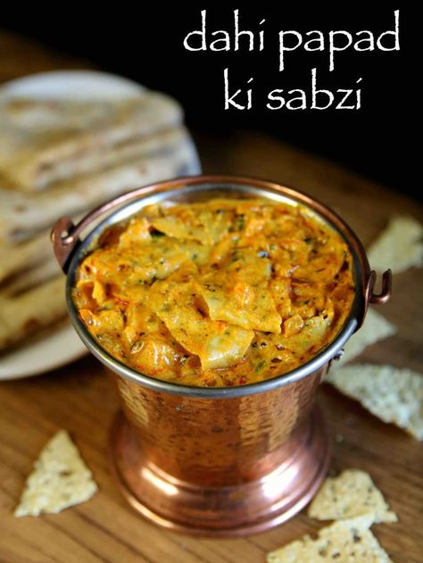 papad ki sabzi recipe Rajasthani Recipes, Rajasthani Food, Indian Snack Recipes, Indian Snacks, Curry Recipe, Indian Food Recipes Vegetarian, Indian Cooking, Veg Recipes, Indian Dishes