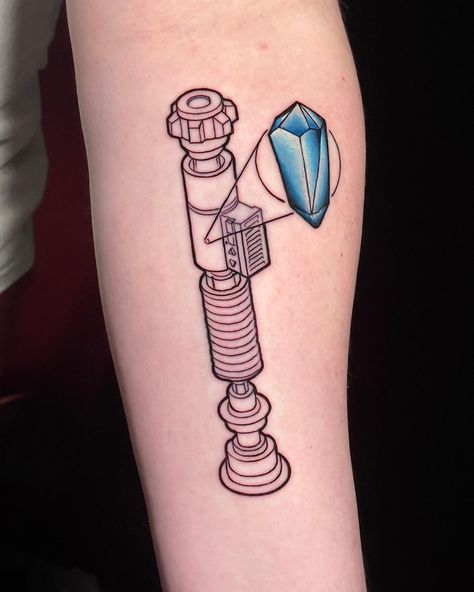 Kyber Crystal Tattoo, Obi Wan Lightsaber Tattoo, Obi Wan Tattoo, Obi Wan Lightsaber, Lightsaber Tattoo, Kyber Crystal, Neotraditional Tattoo, Crystal Tattoo, Star Wars Tattoo