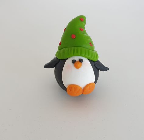 Christmas Clay Sculpture Ideas, Clay Ornaments Diy Kids, Clay Figures Christmas, Cute Air Dry Clay Ideas Animals, Winter Clay Ideas, Clay Christmas Crafts, Polymore Clay Ideas, Christmas Ornaments Clay, Plasticine Ideas