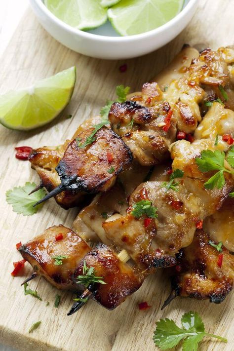 Healthy Asian Recipes, Chili Chicken, Coconut Chicken, Hawaiian Food, Chicken Skewers, Think Food, Sweet Chili Sauce, Chicken Chili, Idee Pasto Sano