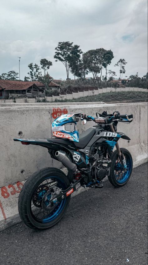 50cc Motorcycle, Dirt Bike Riding Gear, Trail Motorcycle, Custom Dirt Bike, Ktm Dirt Bikes, Ktm Supermoto, Motocross Love, Cool Dirt Bikes, Image Moto