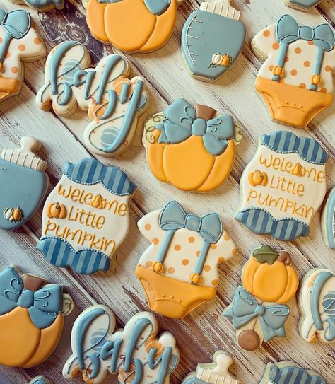 Erin Brankowitz on Instagram: “Absolutely loved making this set!!! Such a cute them for fall! Onesie cutter from @sweetleighprinted , rattle and pumpkin from…” Pumpkin Rattle Cookie, Newborn Cookies, Fall Onesie, Cookies Pumpkin, Pumpkin Sugar Cookies, Decorative Cookies, Shower Cookies, Cookie Inspiration, Baby Shower Cookies