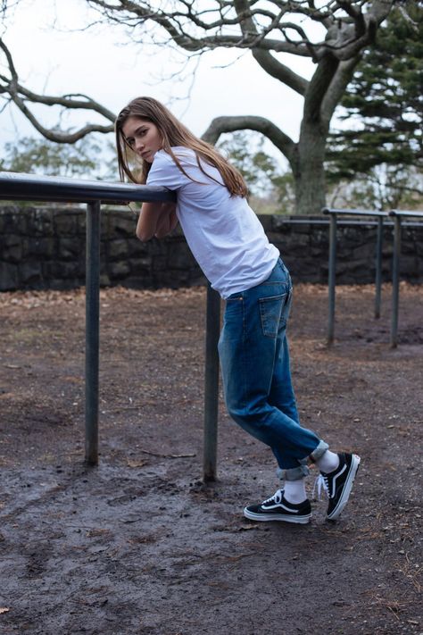 Vans old skools                                                                                                                                                      More Old Skool Outfit, Estilo Tomboy, Vans Outfit, Renee Zellweger, Virtual Fashion, Aishwarya Rai, Kate Hudson, Jennifer Garner, Julia Roberts