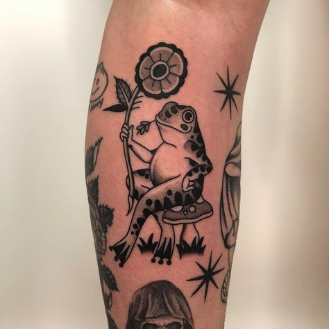 Traditional Tattoo Wrist, Traditional Tattoo Leg Sleeve, Statement Tattoo, Traditional Tattoo Drawings, Small Wolf Tattoo, Frog Tattoo, Wolf Tattoo Sleeve, Funky Tattoos, Mushroom Tattoos