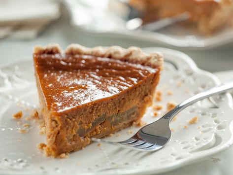 Recipe: Sweet Potato Apple Pie | Whole Foods Market Sweet Potato Pie Recipes, Sweet Potato Apple, Canning Sweet Potatoes, Sweet Potato Pies Recipes, Gingersnap Crust, Sweet Potato And Apple, Potato Pie, Sweet Pie, Sweet Potato Pie