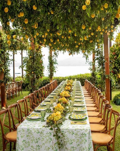 Citrus sure knows how to up the ante when it comes to modern wedding celebrations. From colorfully printed fashion + tabletop decor to fruit-infused menus and welcome gifts, there is no end in sight for lemon wedding ideas that inspire us. Here are some of our favorite starter ideas for including lemons in your own wedding designs, whether you have a destination wedding in the Amalfi Coast or beyond! Lemon Themed Wedding, Lemon Table Decor, Lemon Wedding, Yellow Wedding Theme, Italian Theme, Fruit Wedding, Citrus Wedding, Decoration Evenementielle, Mediterranean Wedding