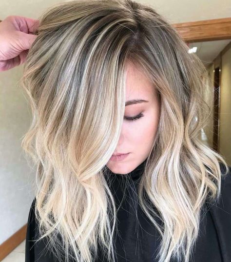 gradual blonde melt Blonde Hair Natural Roots, Low Maintenance Hair Color, Hairstyle For Thin Hair, Blonde Foils, Full Highlight, Hair Color Options, Blonde Roots, Shadow Root, Low Maintenance Hair