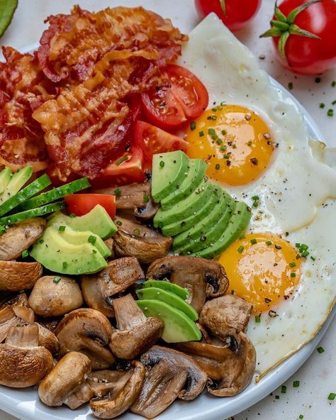 Bacon Eggs Breakfast, Plats Healthy, Breakfast Ingredients, Eggs Breakfast, Bacon Eggs, Healthy Eggs, Clean Eating Breakfast, Bacon Breakfast, Clean Food Crush