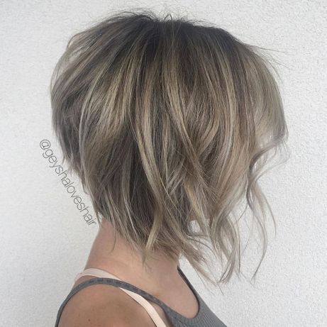 Tapered Inverted Bob Haircut Inverted Bob Haircut, Modern Bob Haircut, Easy Trendy Hairstyles, Inverted Long Bob, Blonde Ends, Inverted Bob Haircuts, Line Bob Haircut, Asymmetrical Bob Haircuts, Modern Bob