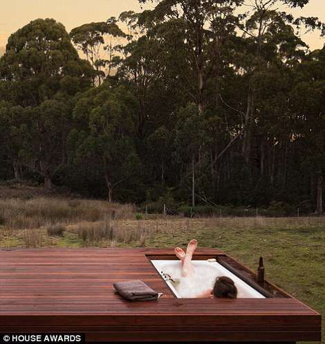 The home boasts an outdoor bath set into decking overlooking an expanse of native bush... Sunken Bath, Outdoor Bathtub, Outdoor Bathroom Design, Bruny Island, Outdoor Tub, Outdoor Baths, Tub Ideas, Outdoor Bath, Outdoor Bathrooms