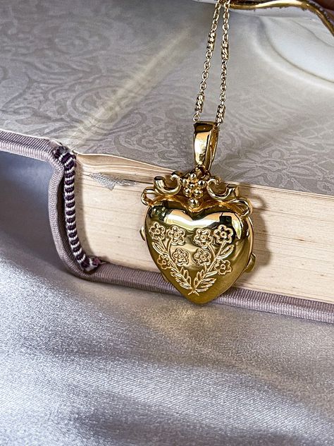 Heart Pendent, Cowgirl Cowboy, Hippie Look, Jewelry Accessories Ideas, Dope Jewelry, Floral Heart, French Wedding, Jewelry Lookbook, Funky Jewelry