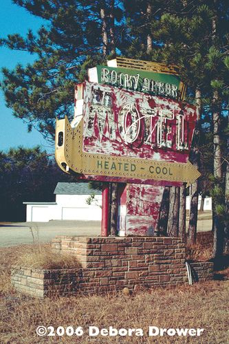 motels old wisconsin dells | Rocky Arbor Motel Wisconsin Dells WI Motel Signs, Vintage Motel, Building Signs, Ghost Signs, Vintage Neon Signs, Wisconsin Dells, Old Signs, Easy Rider, Aquitaine