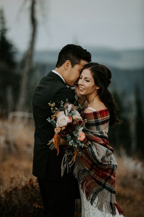 Stunning Bride  with Gorgeous Bouquet Winter Wedding Bride And Groom, Jeep Wedding, Outdoor Wedding Pictures, Elopement Winter, Wedding Venues Scotland, Fall Mountain Wedding, Samantha Wedding, Fall Wedding Photography, Boo Thang