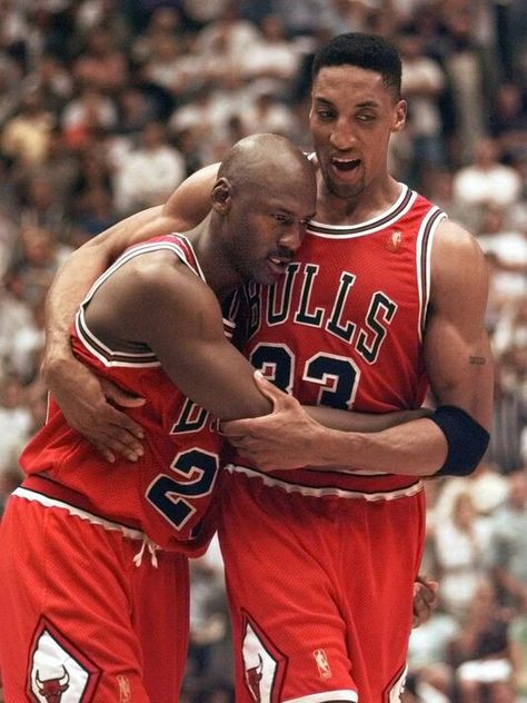 Michael Jordan & Scottie Pippen made a great team. Michael Jordan Scottie Pippen, Michael Jordan Photos, Phil Jackson, Basket Nba, Lev Livet, Michael Jordan Basketball, Scottie Pippen, Jordan Basketball, Chicago Sports