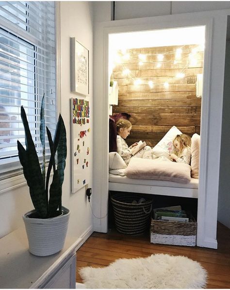 Gömda Rum, Closet Nook, Reading Nook Closet, Kids Nook, Reading Nook Kids, Bedroom Nook, Nook Ideas, Kid Closet, Cozy Reading Nook