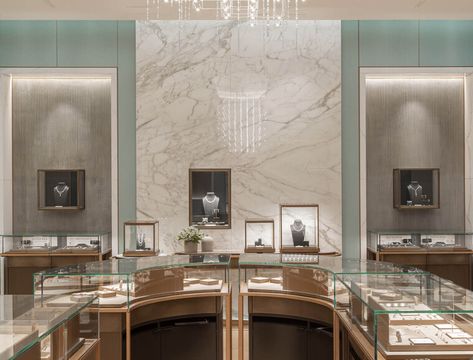 Vitrine Design, Jewelry Store Interior, Luxury Jewelry Store, Jewelry Store Design, Jewellery Shop Design, Jewellery Showroom, Showroom Interior Design, Store Design Interior, Store Displays