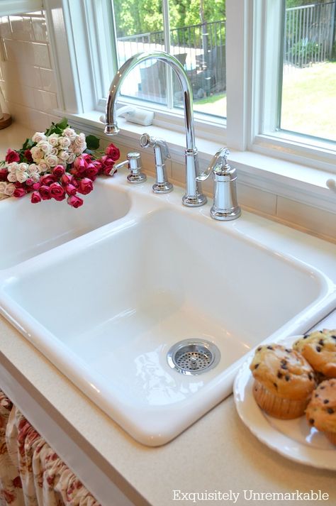 How to get a farmhouse sink look without the apron front. #farmhousekitchen Kitchen Sink Porcelain, How To Clean White Porcelain Sink, White Porcelain Kitchen Sink, Porcelain Sink Kitchen, White Sink Kitchen, Cleaning Advertising, Porcelain Kitchen Sink, Amazing Kitchens, Porcelain Kitchen