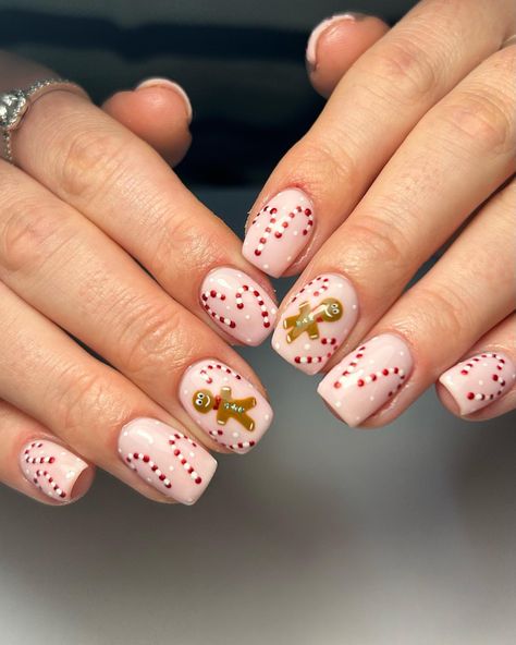 Gingerbread Dreams & Candy Cane wishes 🩷 @the_gelbottle_inc Lady Biab, Private Collection, Daisy, Jumanji @lucypastorellitools_ prep… | Instagram Gingerbread Nail Designs, Art Ideas Christmas, Gingerbread Nails, Easy Designs, Candy Cane Nails, Christmas Manicure, Fingernail Designs, Hippie Nails, Cute Christmas Nails