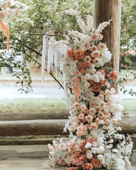 Peach Beach Wedding, Wedding Manifestation, Peach Backdrop, Rustic Building, Peach Wedding Decorations, Wedding Floral Arch, Engagement Backdrop, Pink Purple Wedding, Wedding Gate