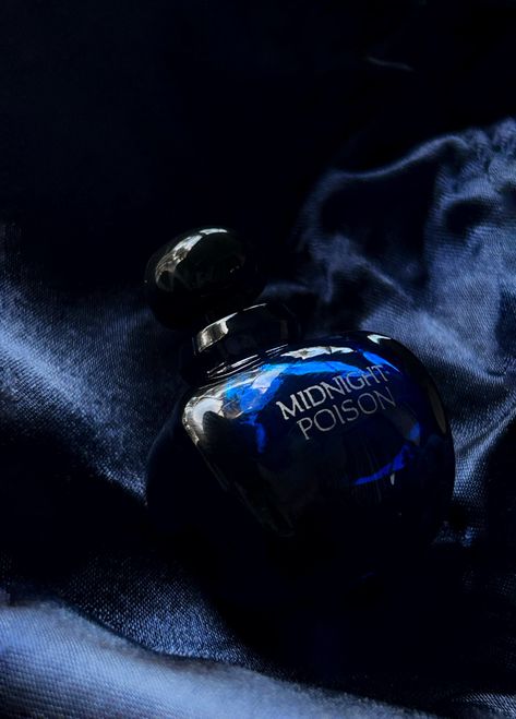 Poison Midnight Perfume, Poison Perfume, Blue Aesthetic Dark, Dior Aesthetic, Blue Aura, Everything Is Blue, Blue Perfume, Color Vibe, Diamond Bows