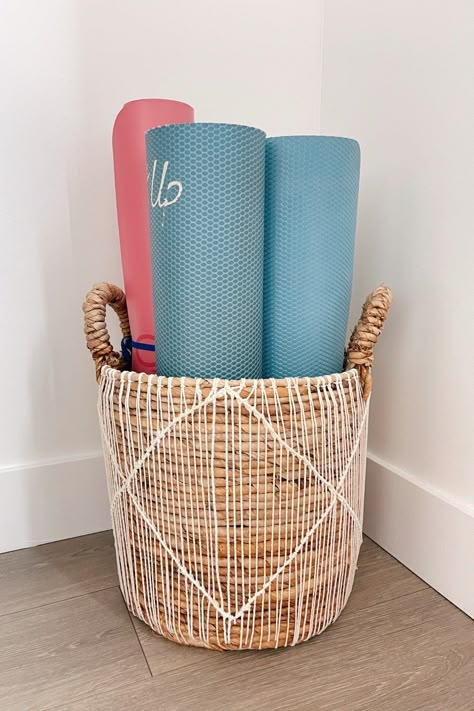 Home Workout Decor, Cute Workout Rooms Home Gyms, Mini Yoga Studio At Home, Zen Workout Room Ideas, Relaxing Workout Room, Gym Room Storage, Mini Yoga Room, Workout Craft Room, Indoor Workout Room At Home