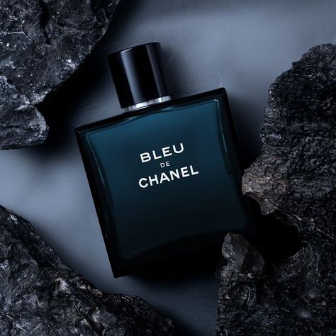 BLEU DE CHANEL #photography #productphotography #commercial #creative #creativeproduction #perfume #perfumephotography Perfume Genius, Fragrance Photography, Black Perfume, Skincare Products Photography, Jewelry Product Shots, Blue Aesthetic Pastel, Mood And Tone, Perfume Lover, Perfume Gift Sets