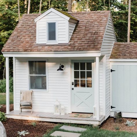 Shed Office Ideas, She Shed Office, Front Flip, Office Shed, Shed Office, Lauren Mcbride, Cool Office Space, Backyard Office, Backyard Sheds