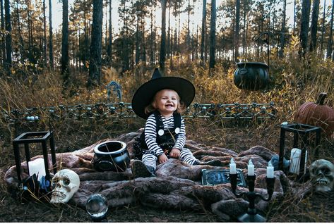 I absolutely adore how witchy photos turned out for spooky season❤️❤️ Kids Witch Photoshoot, Spooky Photoshoot Ideas Kids, Witch Photo Shoot, Witchy Photos, Spooky Photoshoot, Spooky Pictures, Bday Pics, Bday Photoshoot, Kid Halloween