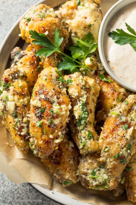 Low Calorie Garlic Parmesan Chicken Wings Healthy Chicken Wings, Peach Chicken, Glazed Chicken Wings, Parmesan Wings, Lemon Pepper Chicken Wings, Garlic Parmesan Wings, Garlic Chicken Wings, Parmesan Chicken Wings, Garlic Parmesan Chicken Wings