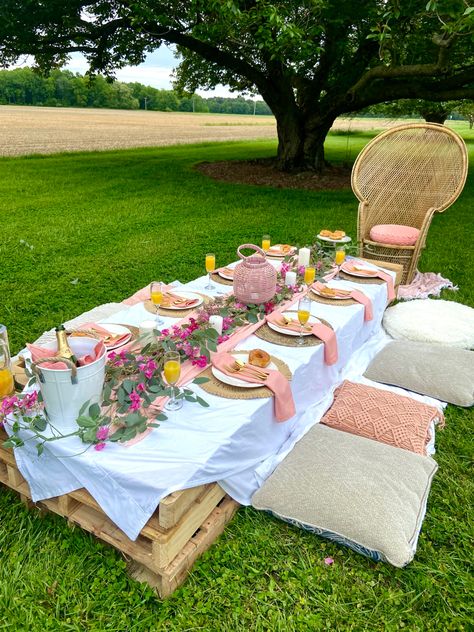 Fancy Picnic Birthday Party, Bridal Party Picnic, Outside Birthday Picnic, Picnic B Day Party, Floral Picnic Birthday Party, Yea Party Picnic, Simple Picnic Party, Tea Party Picnic Birthday, Birthday Picnic Brunch