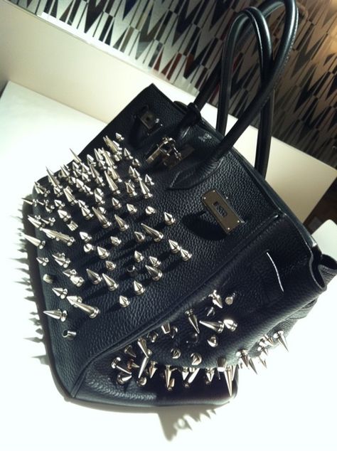 Spiked Hermes Birkin Studs And Spikes, Studded Bag, Zara New, Foto Ideas Instagram, Cute Bags, Insta Photo Ideas, Arm Candy, Fashion Killa, Birkin Bag