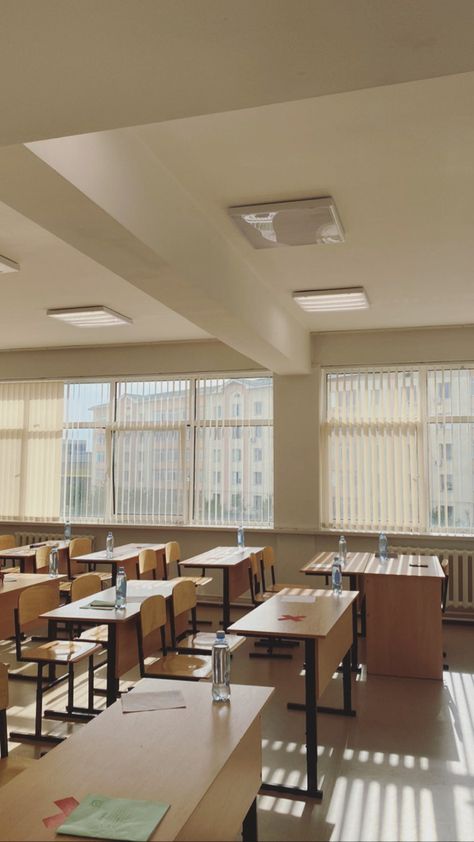 School Classroom Background Aesthetic, Korean School Background, Classroom Aesthetic High School Korean, Expensive Classroom, School Dormitory Room, Korean School Classroom, Boarding School Classroom, Private School Classroom, Huge Classroom