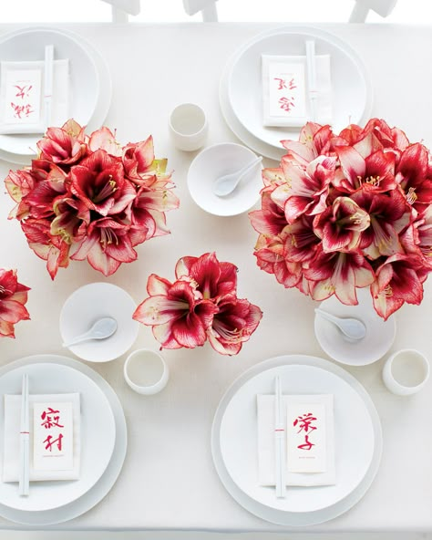 55 Clever Ways to Trim Your Wedding Budget Amaryllis Centerpiece, Pink Amaryllis, Chinese Dinner, Amaryllis Flowers, Simple Centerpieces, Gorgeous Flowers, Martha Stewart Weddings, Chinese Wedding, Deco Floral