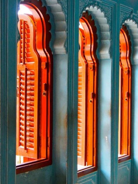 Orange Shutters, Shuttered Windows, Orange Bathroom, Beautiful Windows, Orange Aesthetic, Moscato, Teal Orange, Orange And Turquoise, Aqua Turquoise