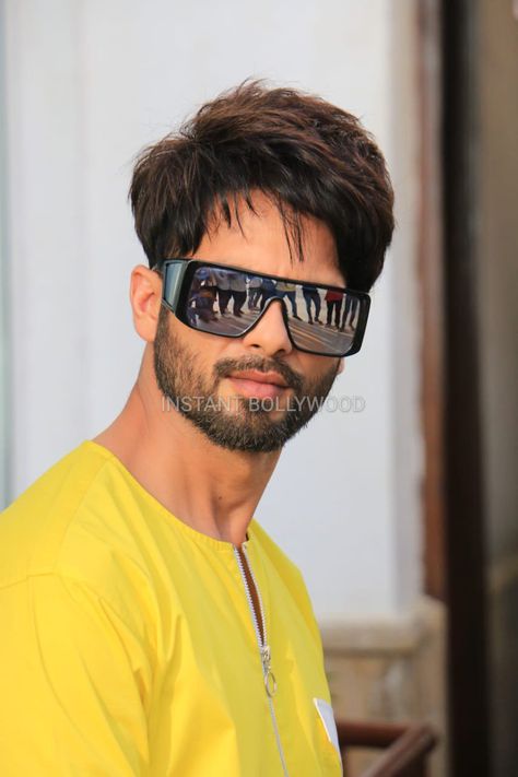 Sahid Kapur, Jassi Gill Hairstyle, Photography Name Logo, Boys Haircut Styles, Jassi Gill, Boyfriend Instagram, Mira Rajput, Beard Hairstyle, Shahid Kapoor